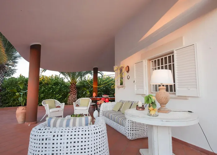 Td Marinesca Typical With Pool 폴리나노 아마레